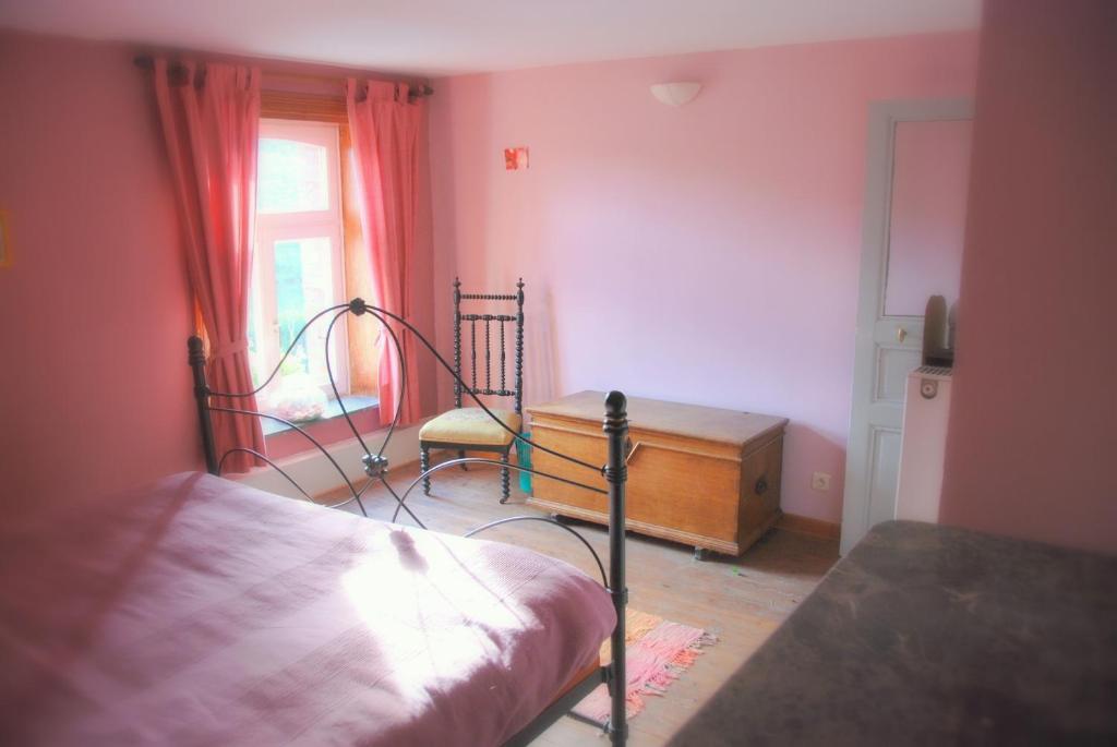 B&B Les Trois Voisins Bourseigne-Vieille Rum bild