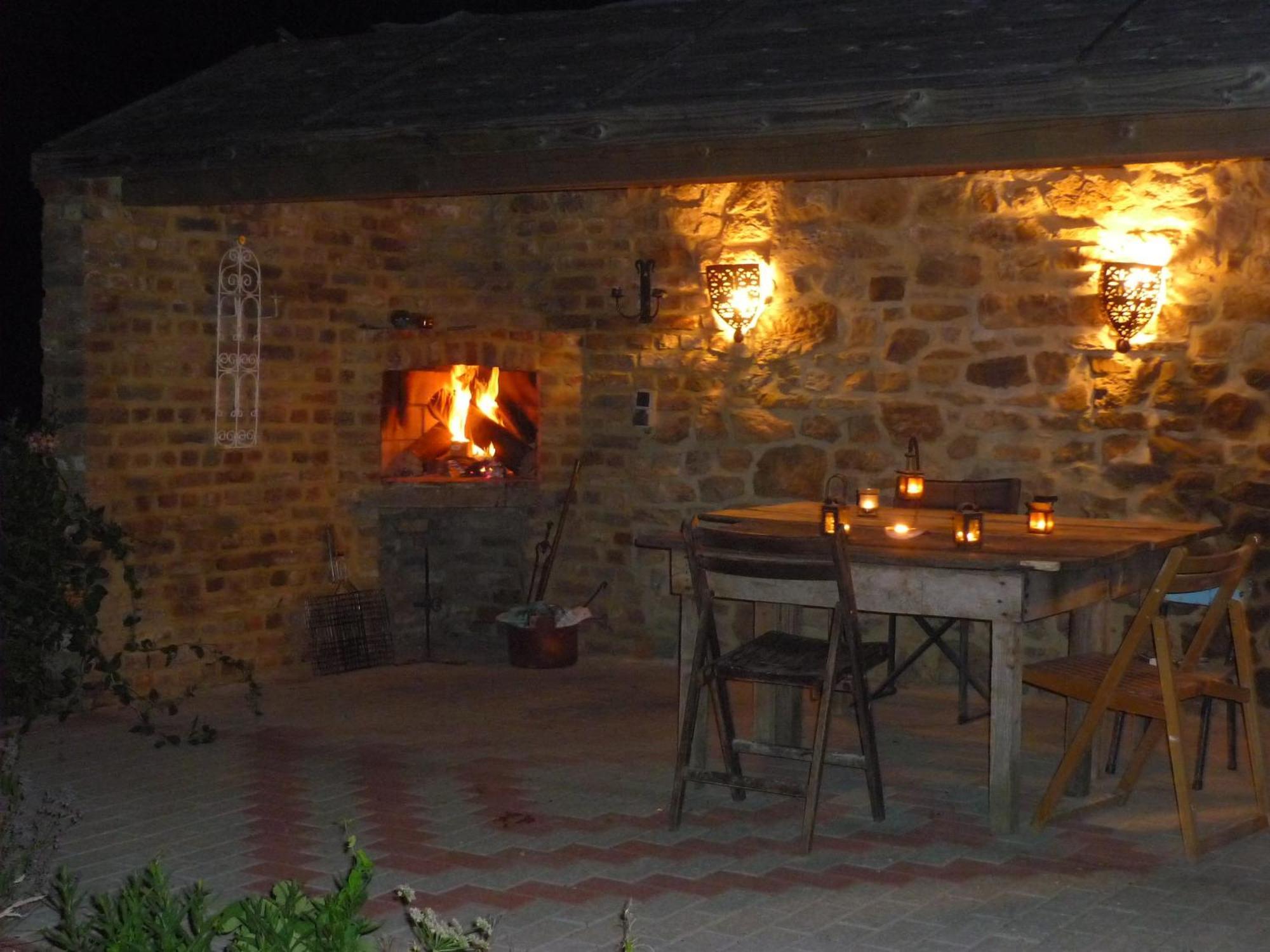 B&B Les Trois Voisins Bourseigne-Vieille Exteriör bild