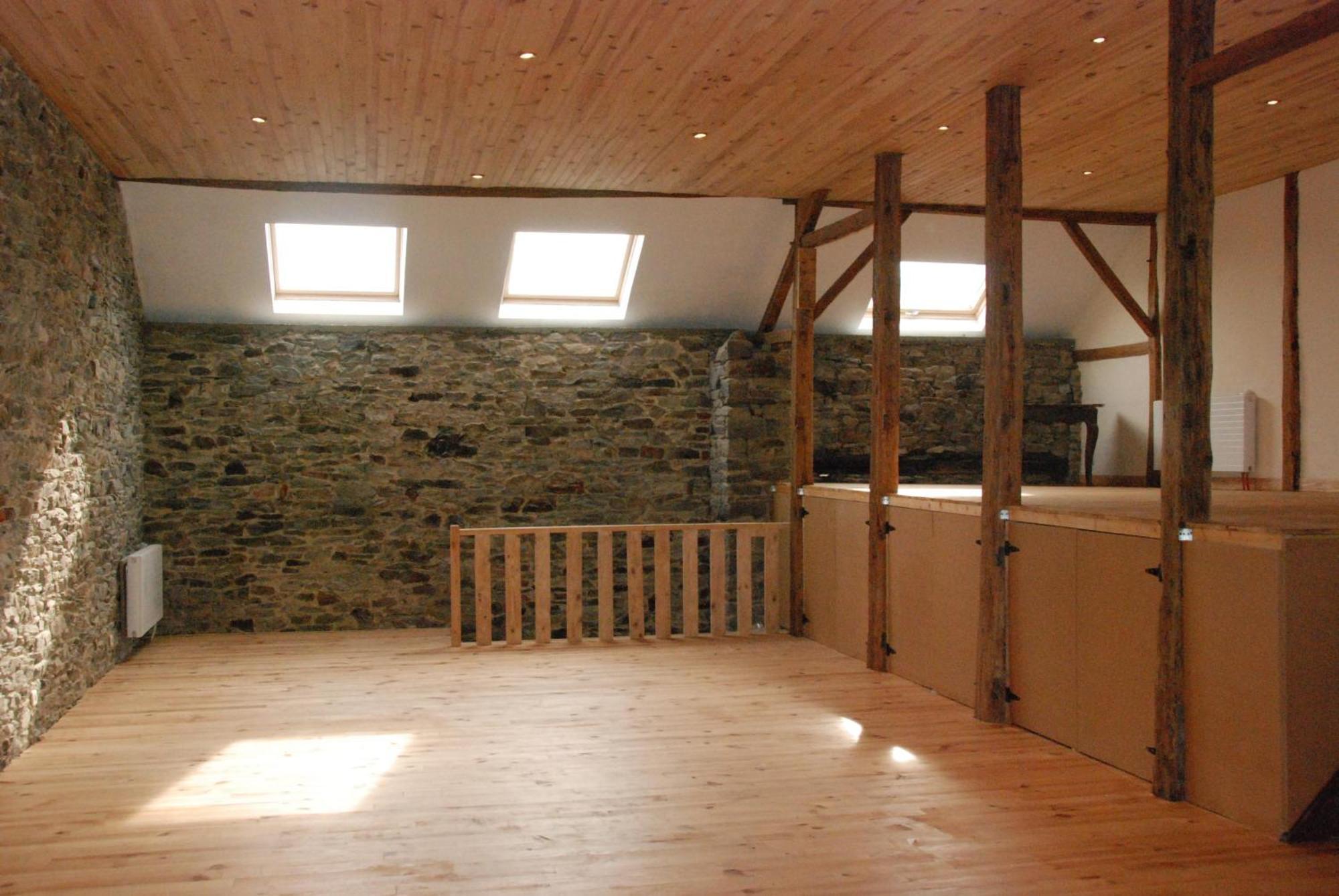 B&B Les Trois Voisins Bourseigne-Vieille Exteriör bild