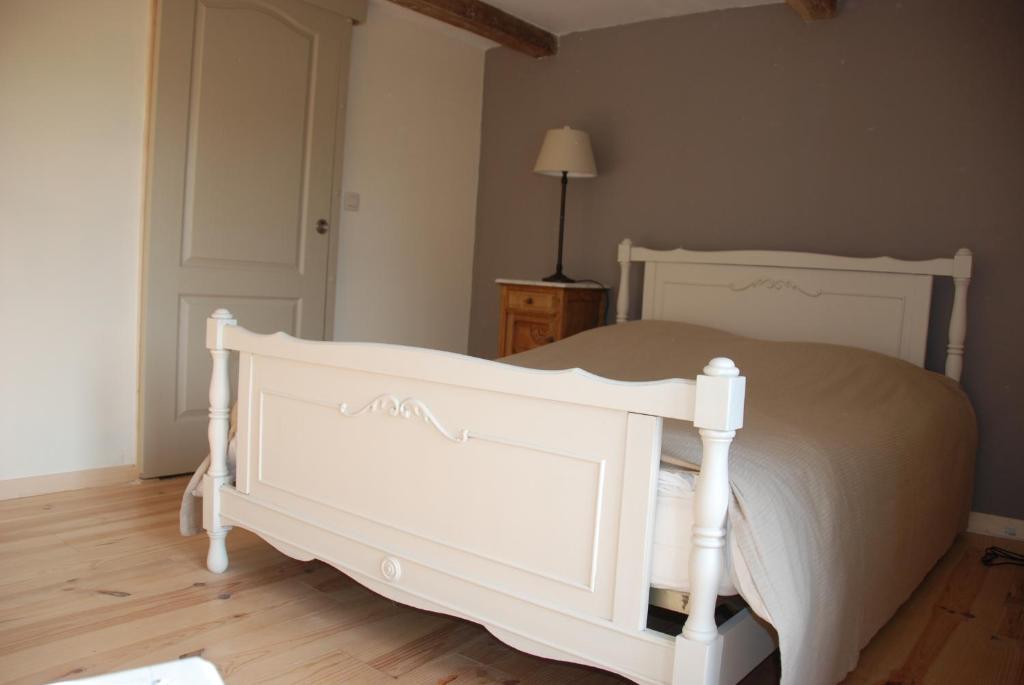 B&B Les Trois Voisins Bourseigne-Vieille Exteriör bild