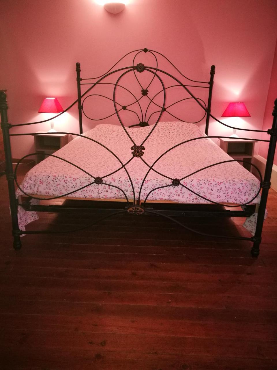 B&B Les Trois Voisins Bourseigne-Vieille Exteriör bild