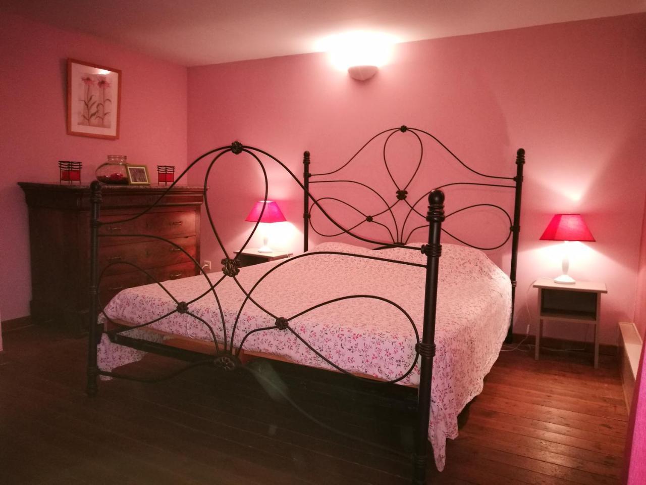 B&B Les Trois Voisins Bourseigne-Vieille Exteriör bild