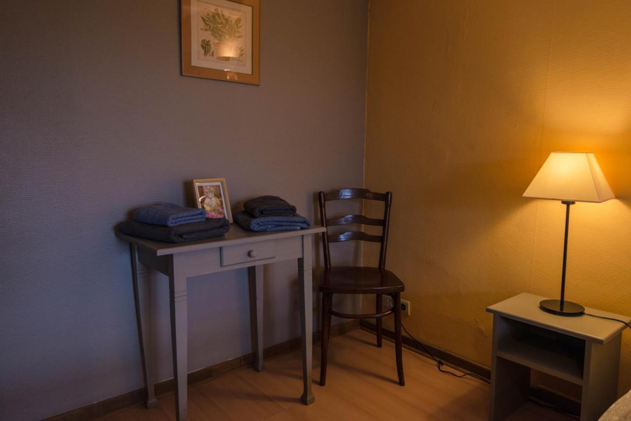 B&B Les Trois Voisins Bourseigne-Vieille Exteriör bild