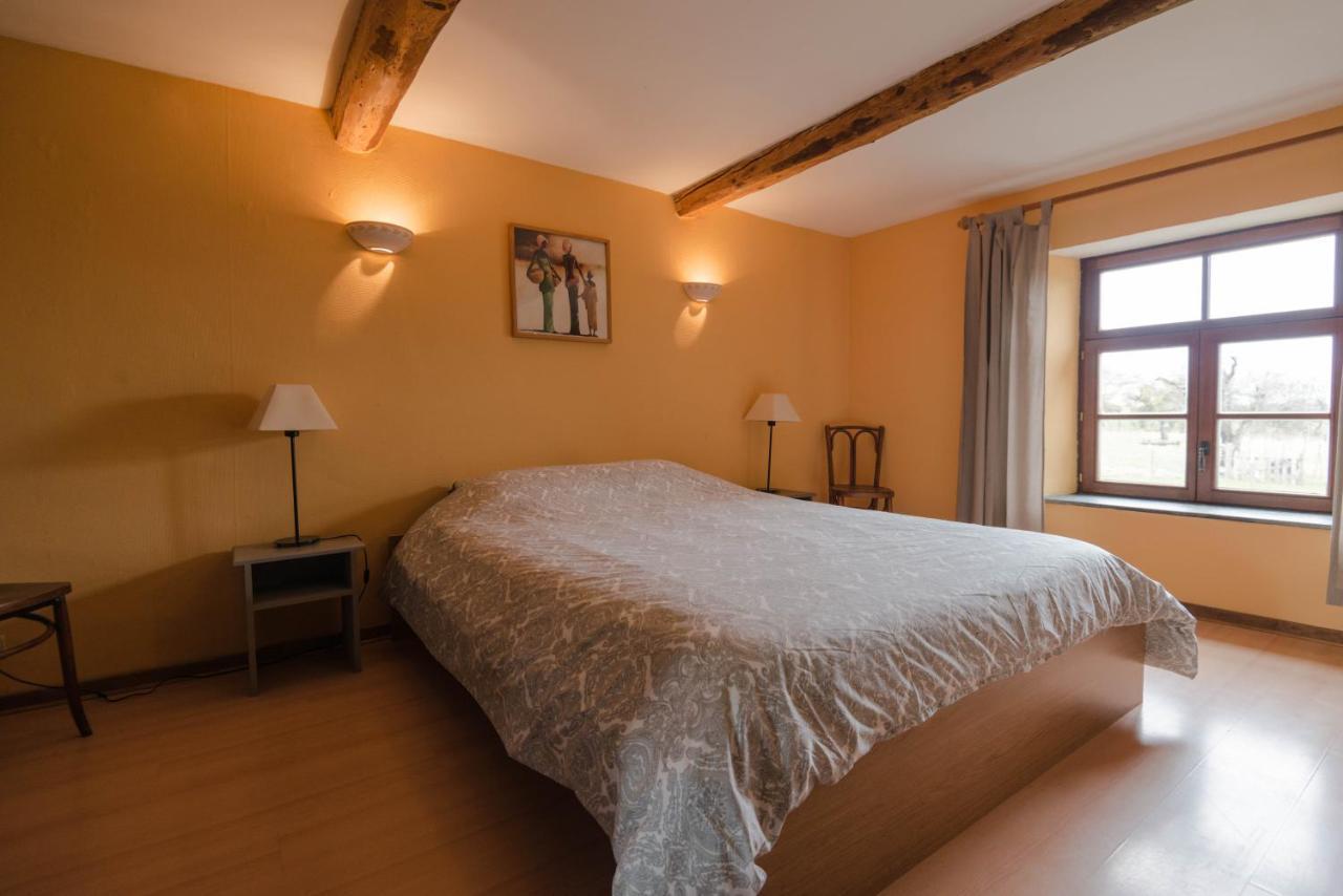 B&B Les Trois Voisins Bourseigne-Vieille Exteriör bild