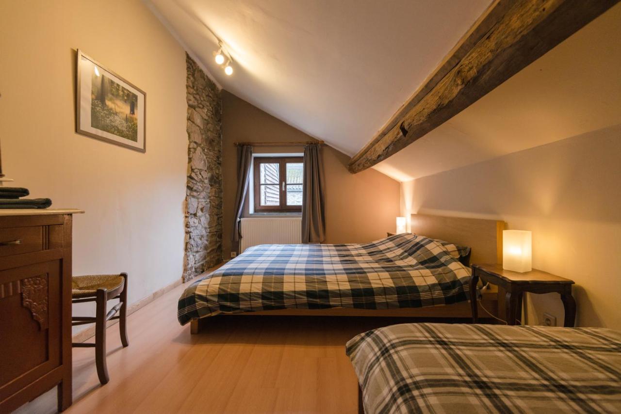 B&B Les Trois Voisins Bourseigne-Vieille Exteriör bild