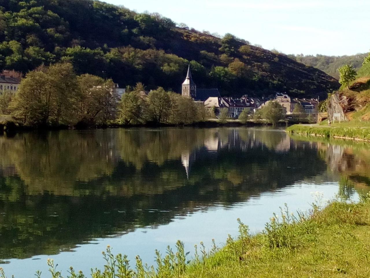 B&B Les Trois Voisins Bourseigne-Vieille Exteriör bild