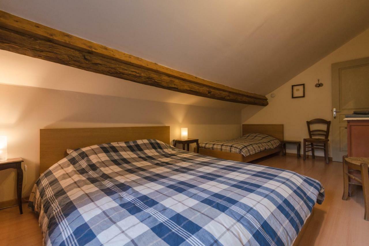 B&B Les Trois Voisins Bourseigne-Vieille Exteriör bild